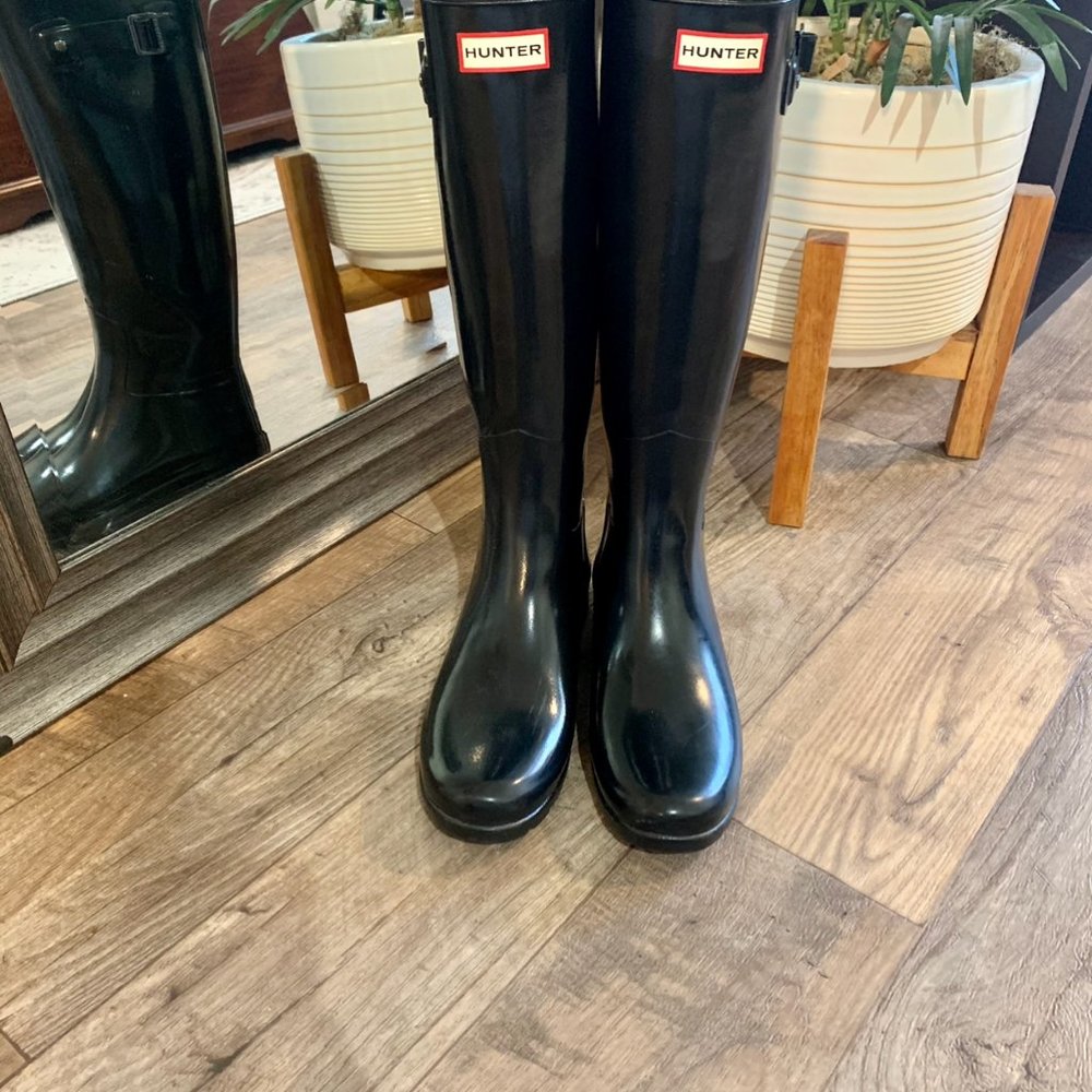 Hunter Women's Refined Tall Gloss Rain Boots